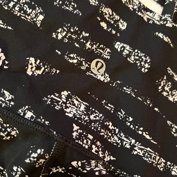 Lululemon Black and White Women's leggings, size 10 Like new - Picture 6 of 12